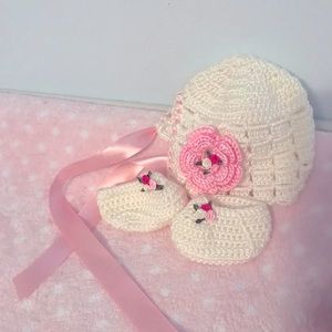 Crocheted bonnet and slippers